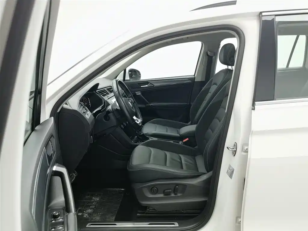 Volkswagen Tiguan L 2021 — фото 10