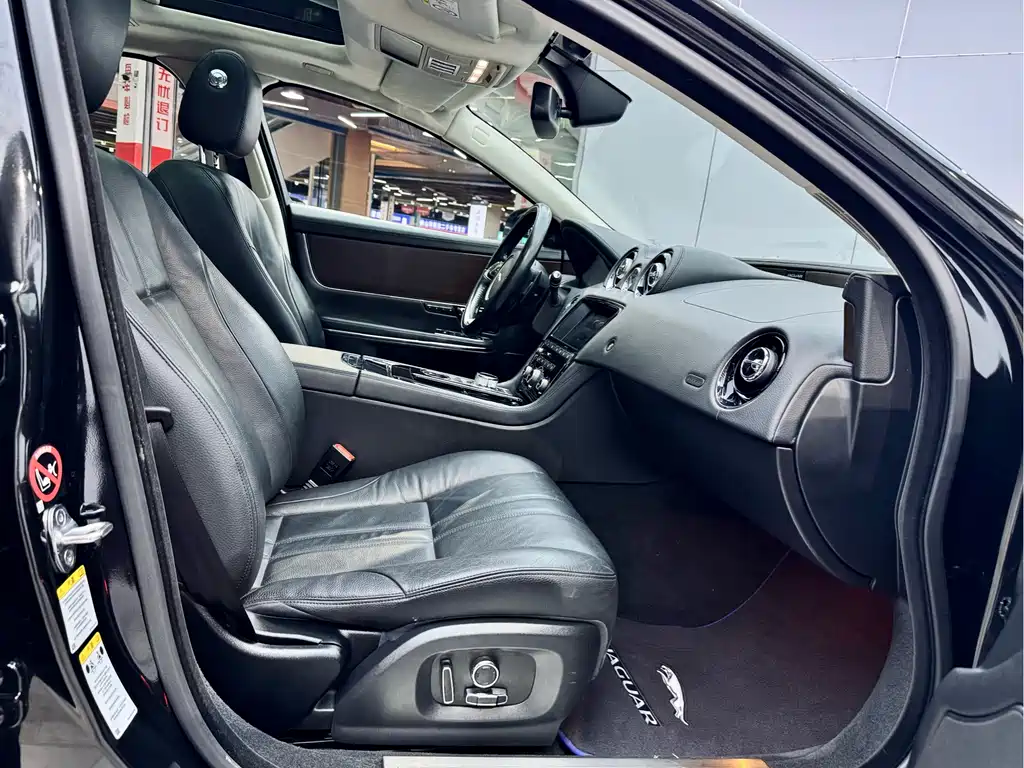 Jaguar XJ 2016 — фото 17