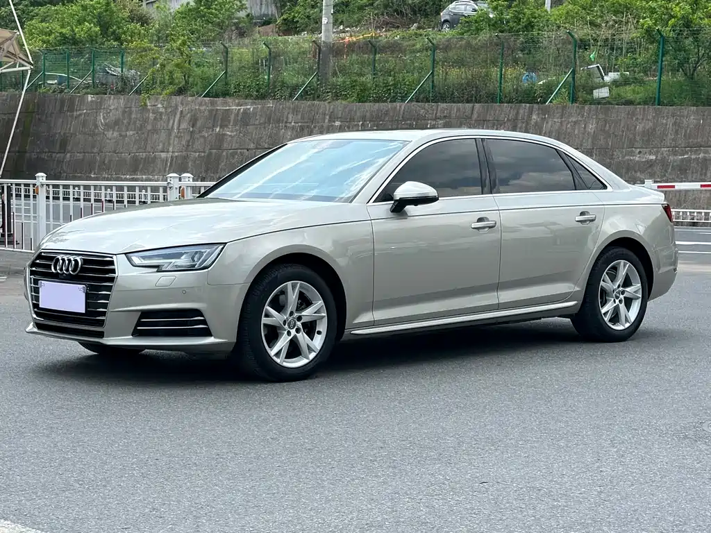 Audi A4L 2018 — фото 1