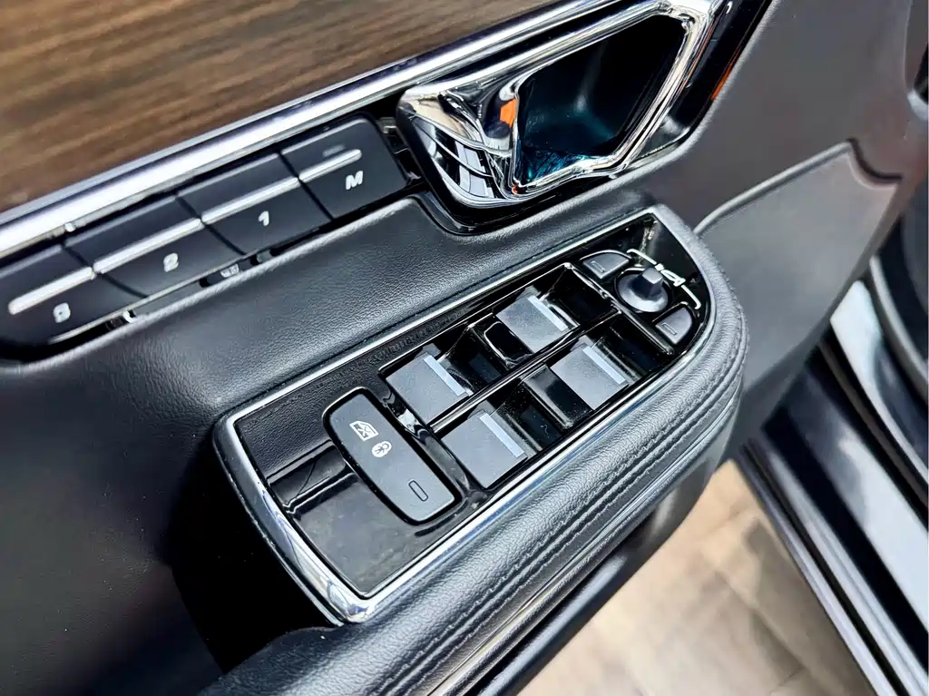 Jaguar XJ 2016 — фото 11