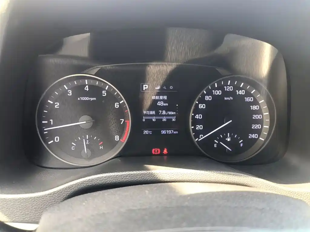 Hyundai Elantra 2017 — фото 12