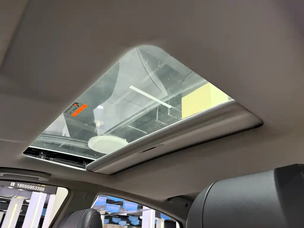 Luxgen U5 SUV 2018 — фото 15