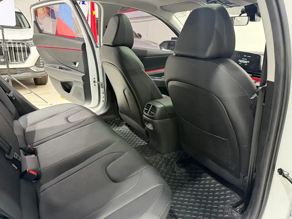 Hyundai Elantra 2023 — фото 24