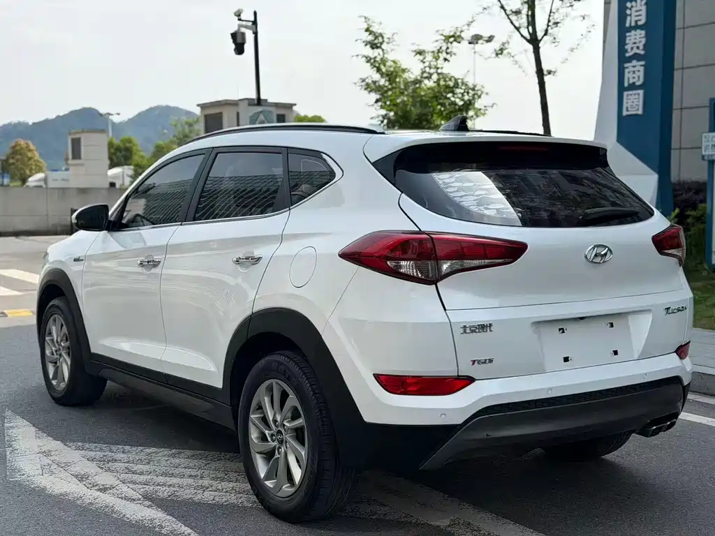 Hyundai Tucson 2017 — фото 11