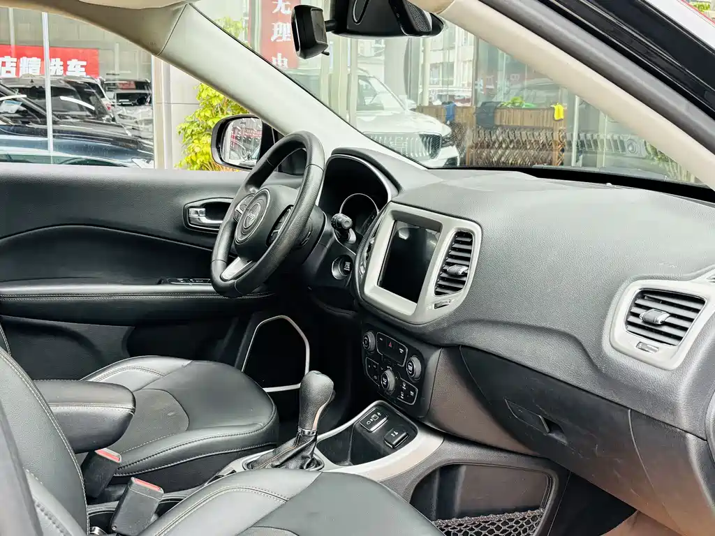 Jeep Compass 2020 — фото 13