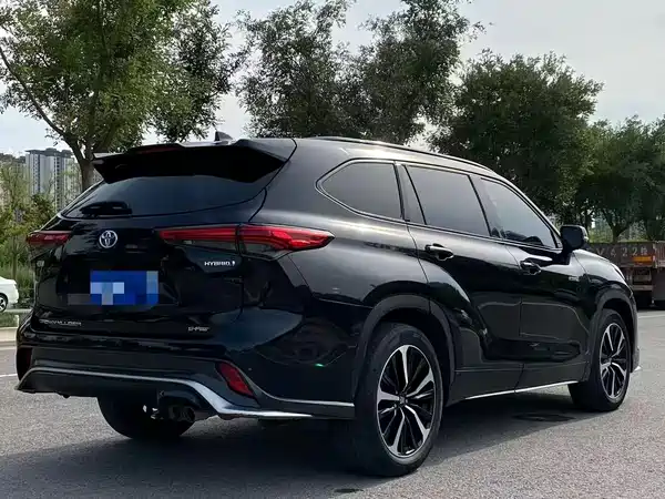 Toyota Crown Kluger 2022