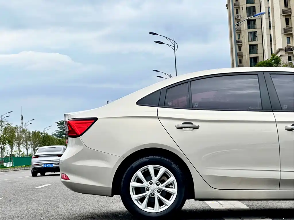 Roewe i5 2020 — фото 11
