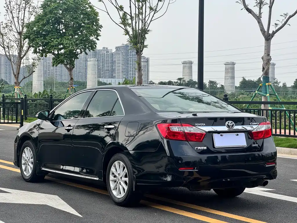 Toyota Camry 2014 — фото 12