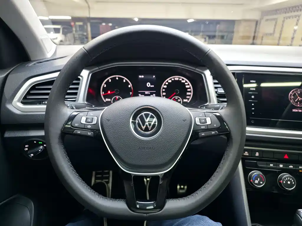 Volkswagen T-Roc 2023 — фото 14