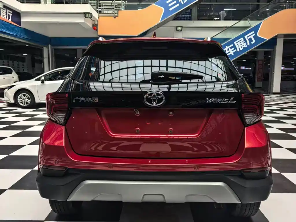 Toyota Yaris L 2022 — фото 9