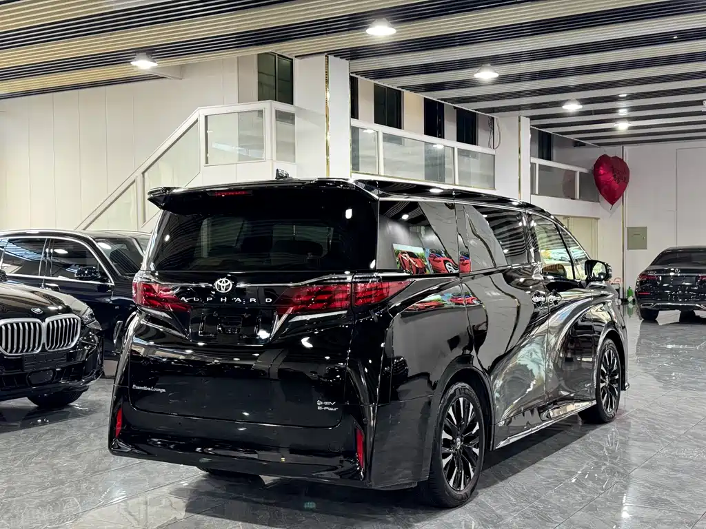 Toyota Alphard 2024 — фото 15