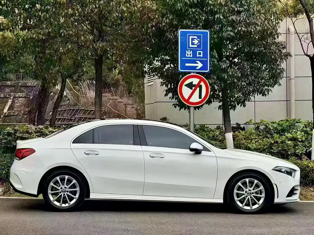 Mercedes-Benz A-Class 2020 — фото 3