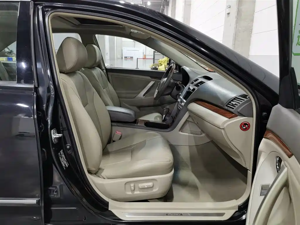 Toyota Camry 2015 — фото 23