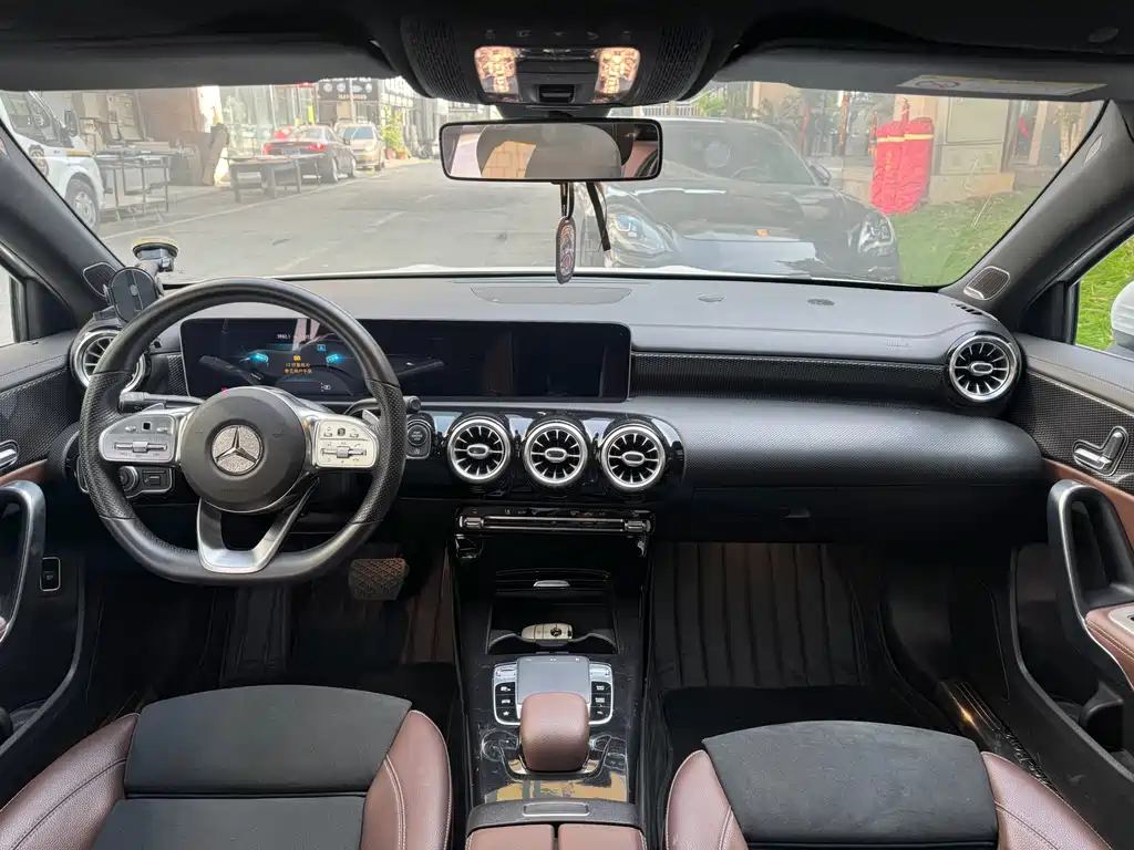 Mercedes-Benz A-Class 2019 — фото 9