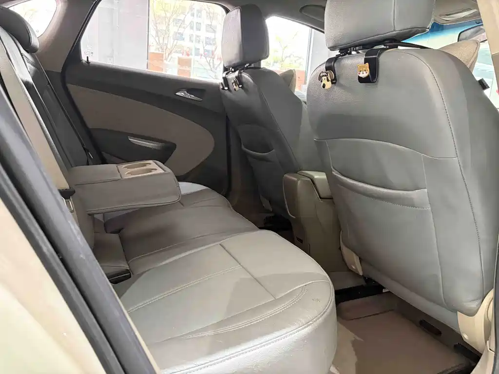 Buick Excelle 2015 — фото 28