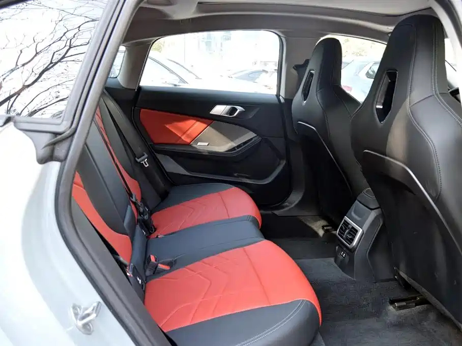 BMW 2 Series 2025 — фото 12