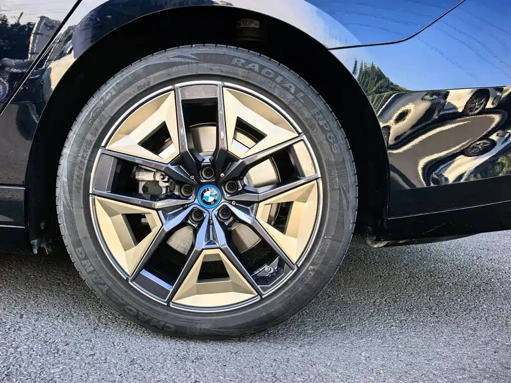 BMW i5 2025 — фото 7
