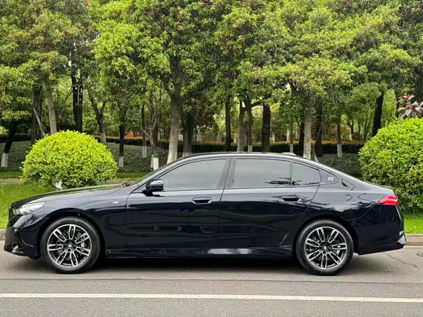 BMW 5 Series 2025