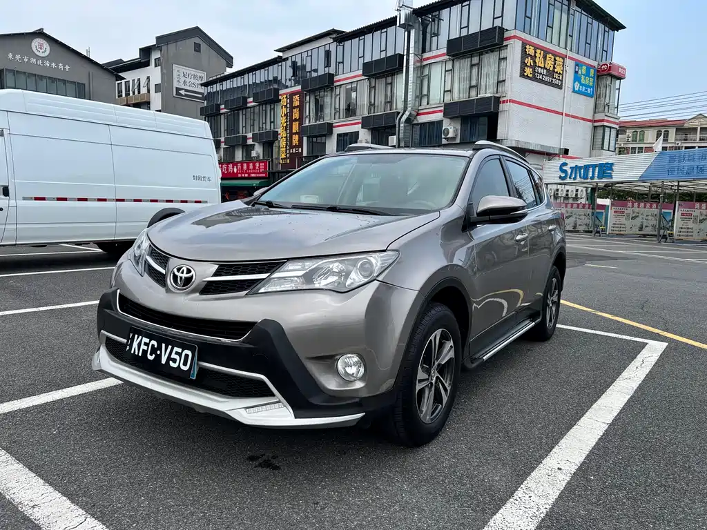 Toyota RAV4 2016 — фото 1