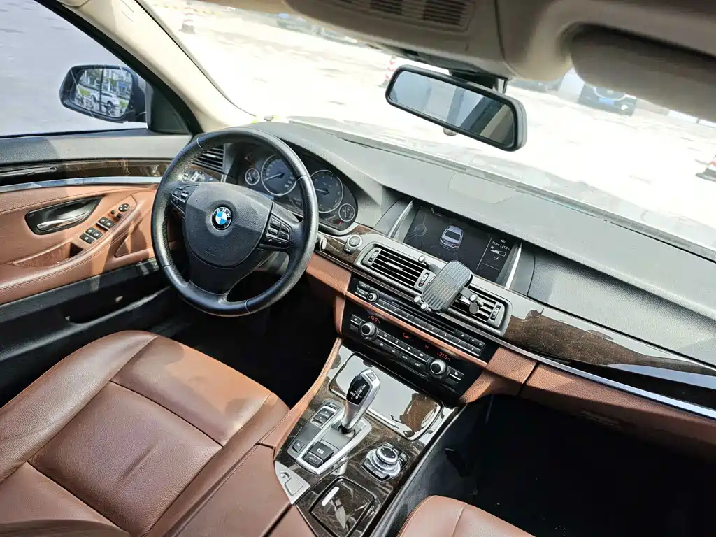 BMW 5 Series 2015 — фото 12