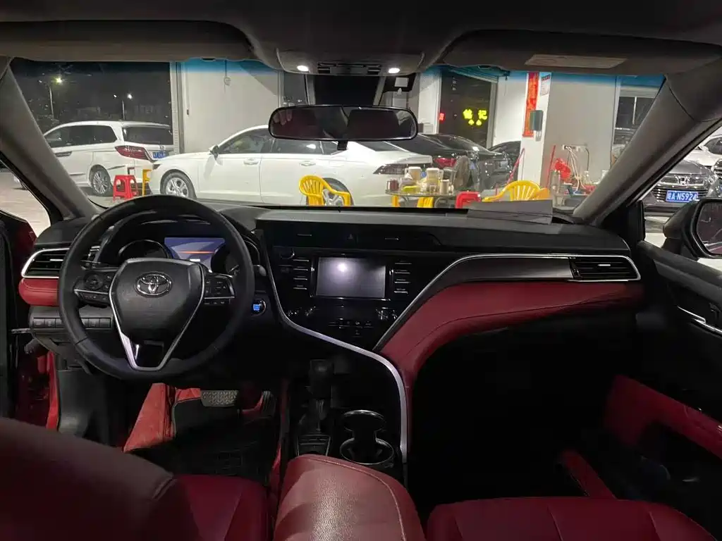 Toyota Camry 2019 — фото 9