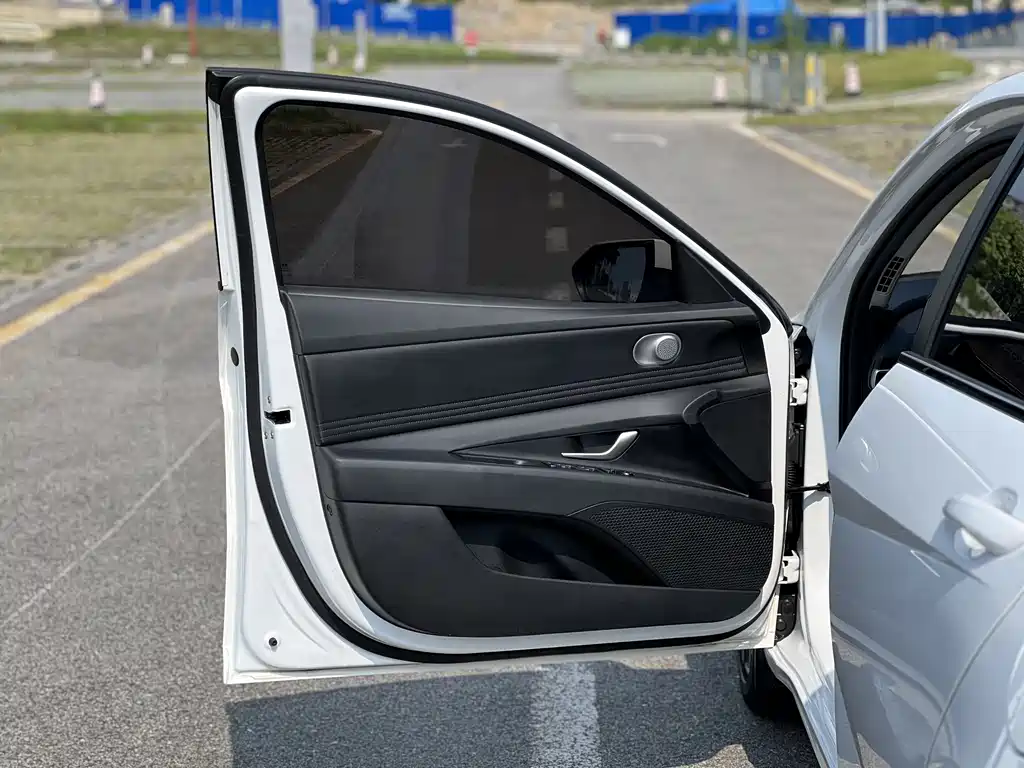 Hyundai Elantra 2023 — фото 13