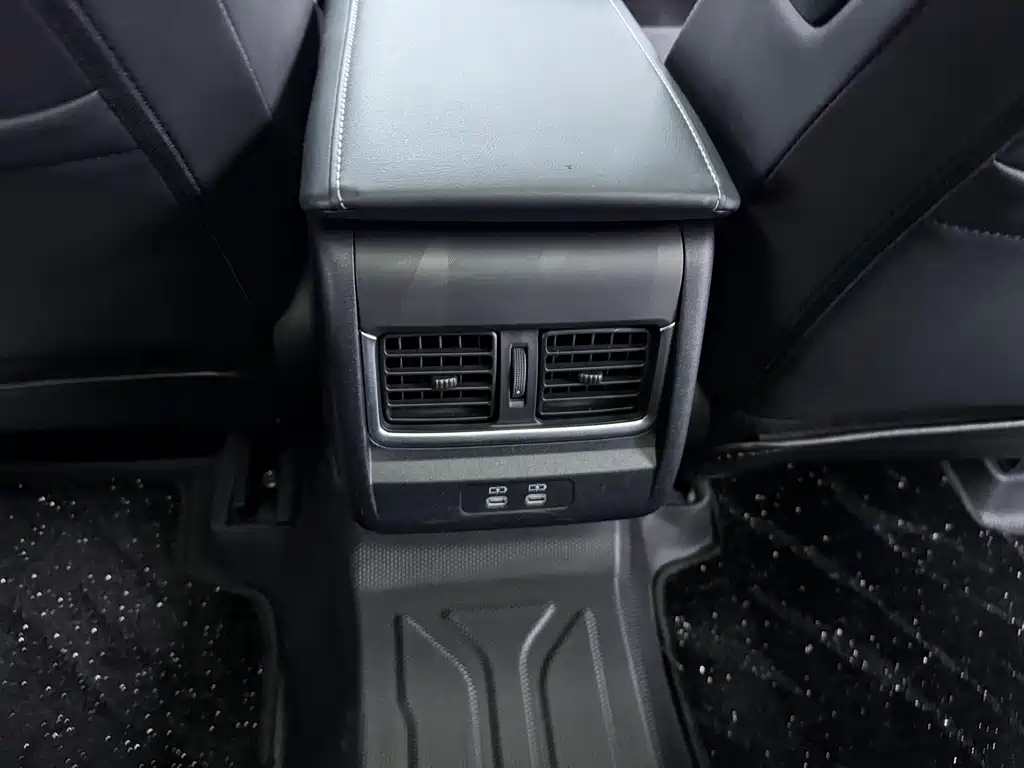 Toyota Camry 2025 — фото 12