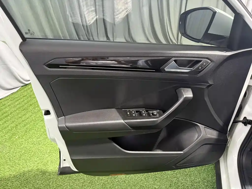 Volkswagen T-Roc 2022 — фото 16