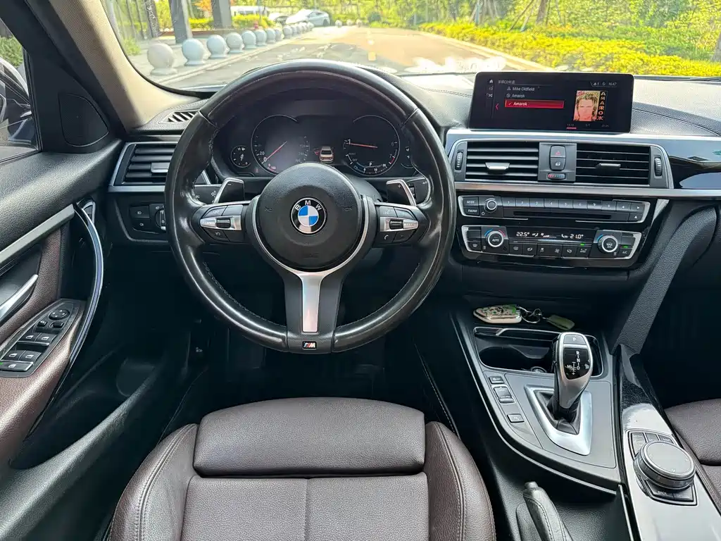 BMW 3 Series 2018 — фото 7