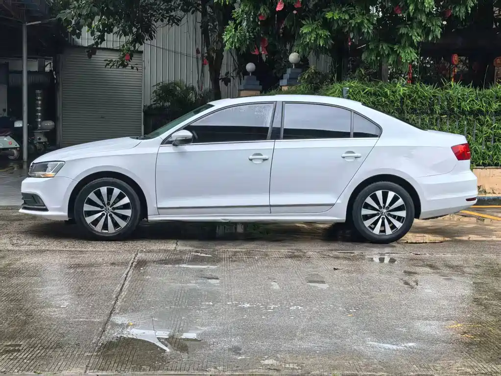 Volkswagen Sagitar 2018