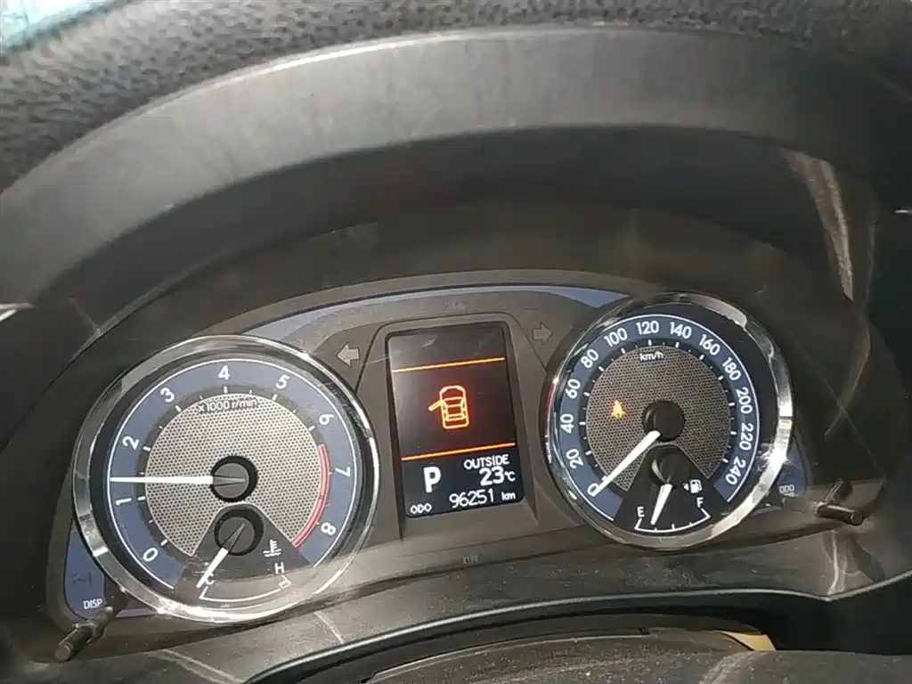 Toyota Corolla 2015 — фото 12