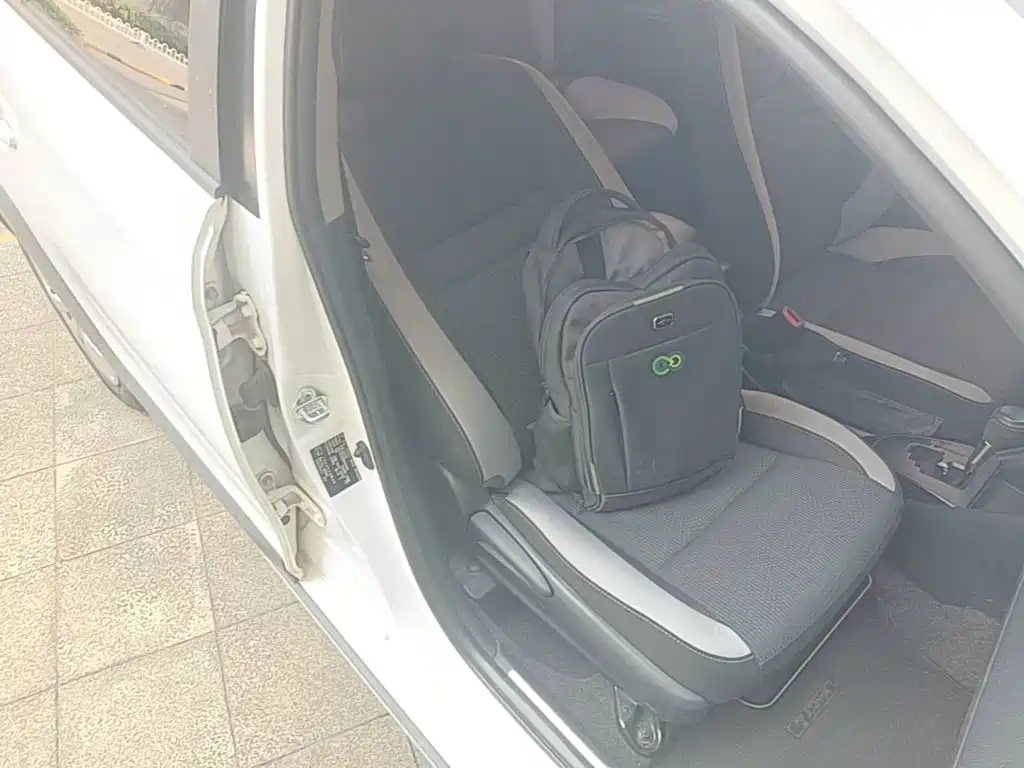 Toyota Yaris L 2022 — фото 25