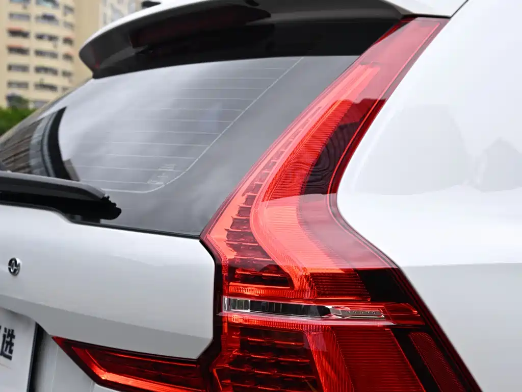 Volvo XC60 2020 — фото 12