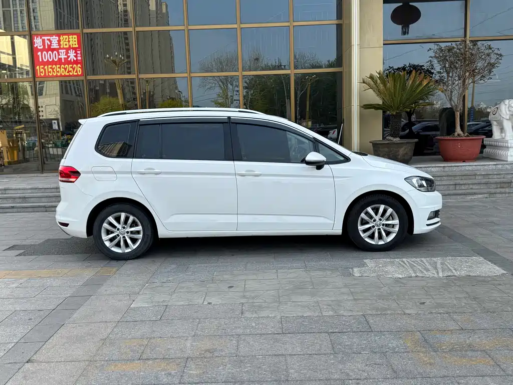 Volkswagen Touran 2019 — фото 4