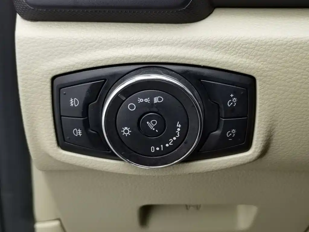 Ford Everest 2017 — фото 21