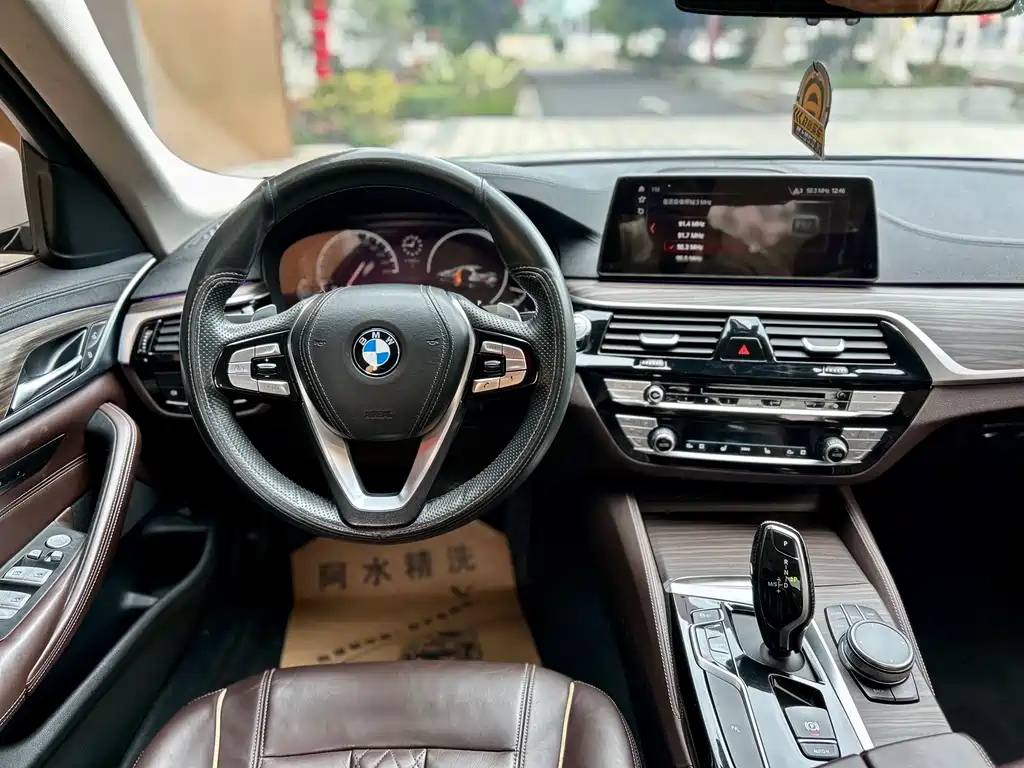 BMW 5 Series 2020 — фото 10