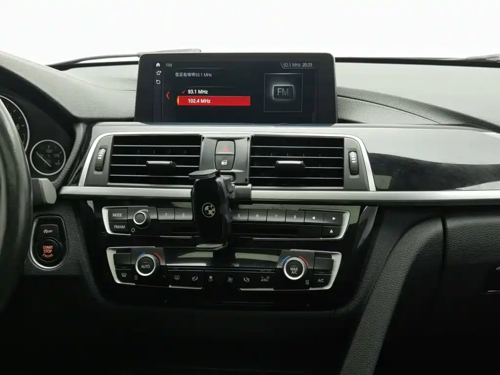 BMW 3 Series 2018 — фото 12