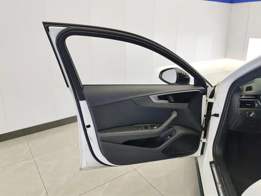 Audi A4L 2023