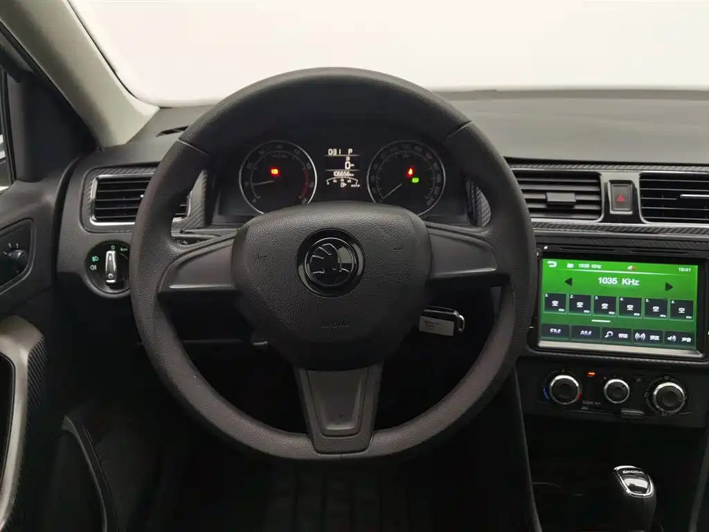 Skoda Rapid Spaceback 2016 — фото 11