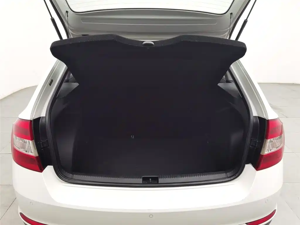 Skoda Rapid Spaceback 2016 — фото 16