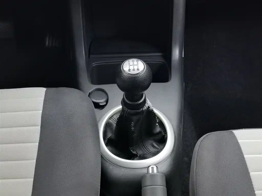 Suzuki Swift 2018 — фото 13