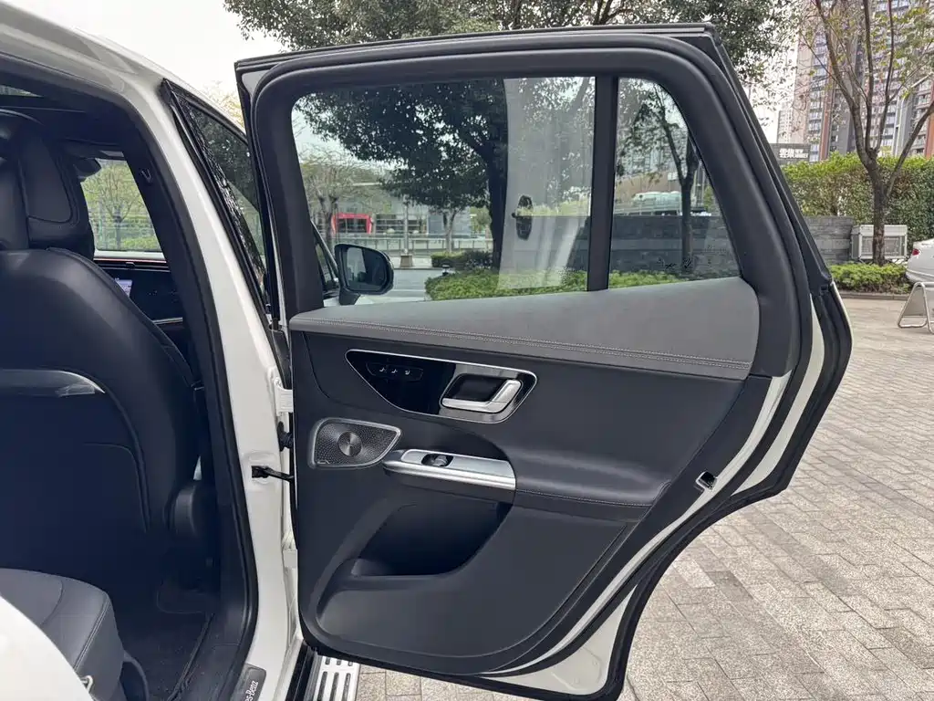 Mercedes-Benz EQE SUV 2025 — фото 13