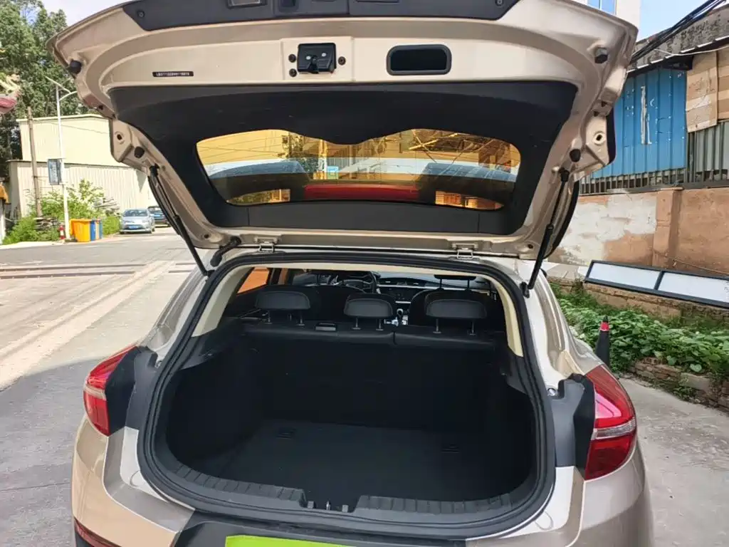 Geely Emgrand GS 2017 — фото 19