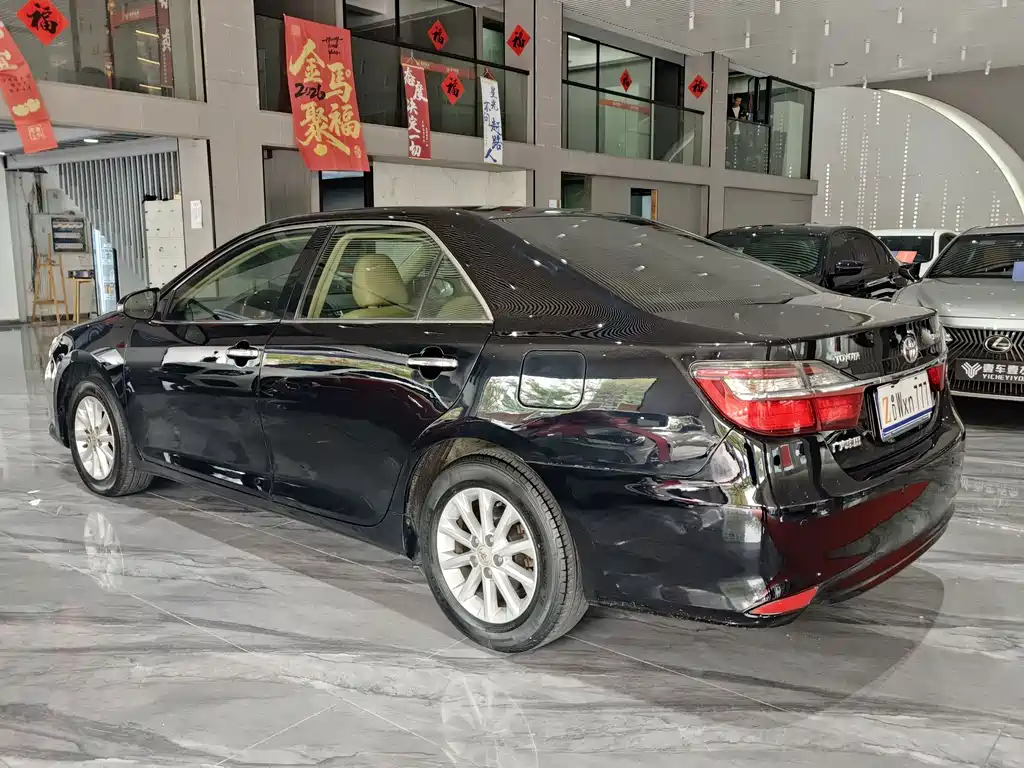 Toyota Camry 2015 — фото 26