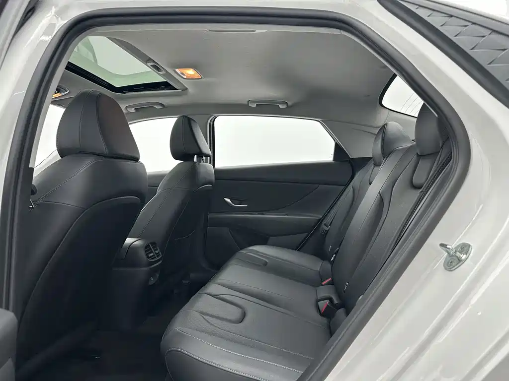 Hyundai Elantra 2024