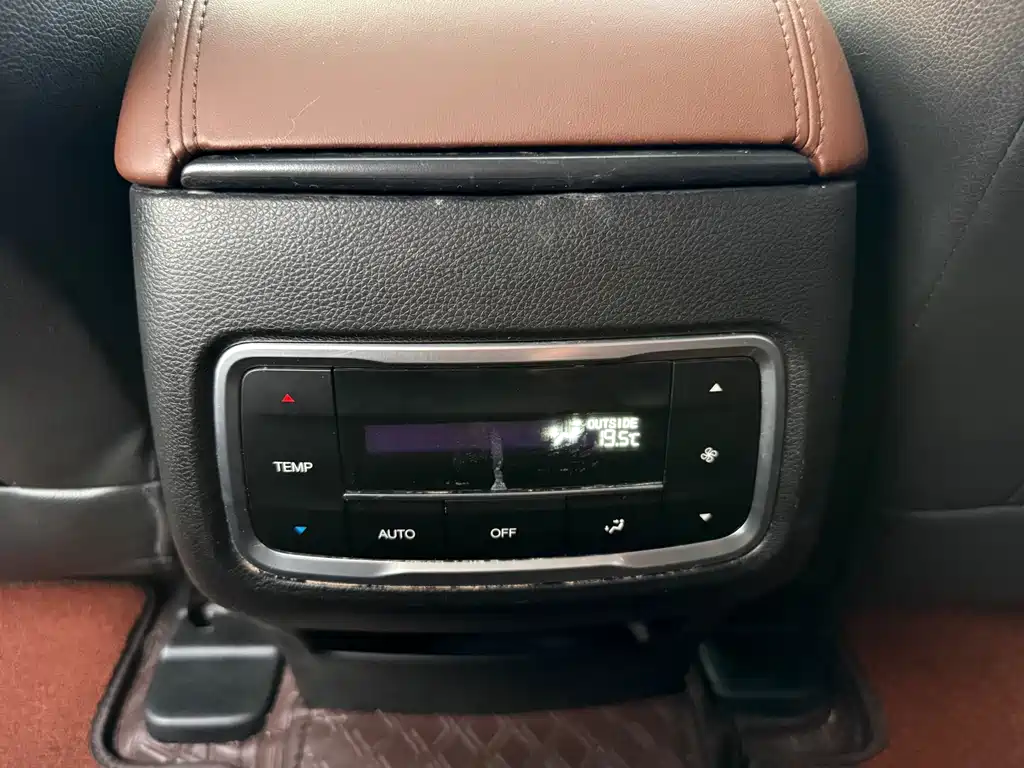 GAC Motor Trumpchi GS8 2018 — фото 12