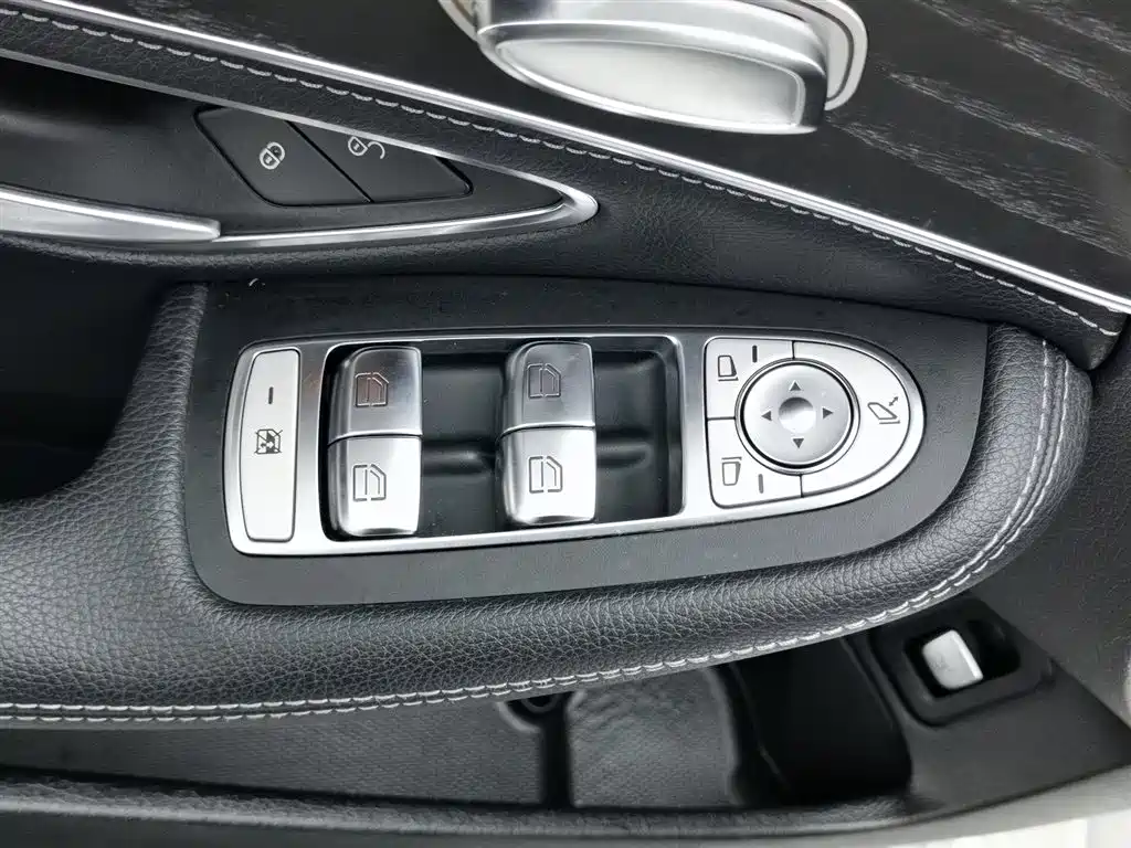 Mercedes-Benz C-Class 2018 — фото 9