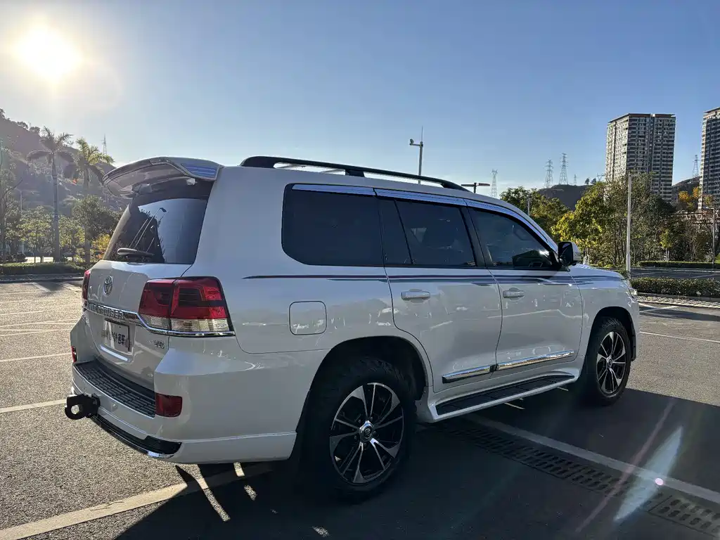 Toyota Land Cruiser 2018 — фото 4