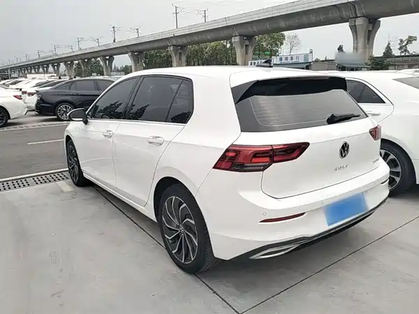 Volkswagen Golf 2021