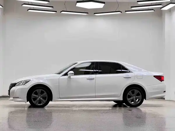 Toyota Crown 2019